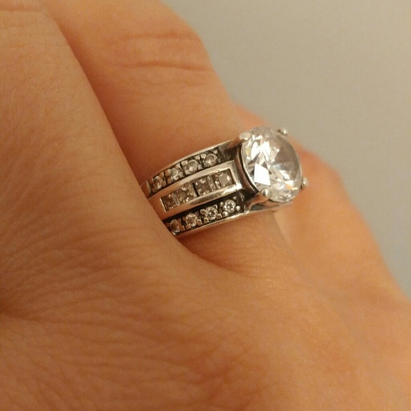 PRETTY VINTAGE FAUX DIAMOND RING 💎 - Picture 4 of 8